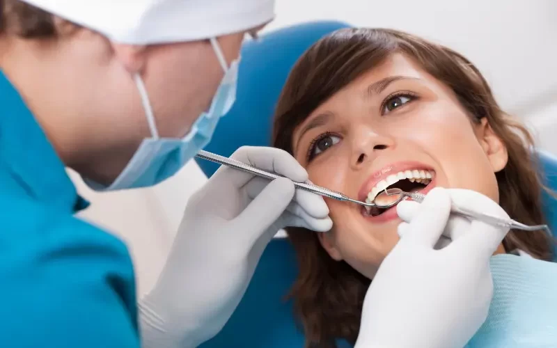 Teeth Bonding vs Veneers: Which is the Best Option for You?